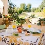 Trullo Santangelo Bed & Breakfast 4*