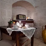 Bed & Breakfast Trullo Santangelo 4*
