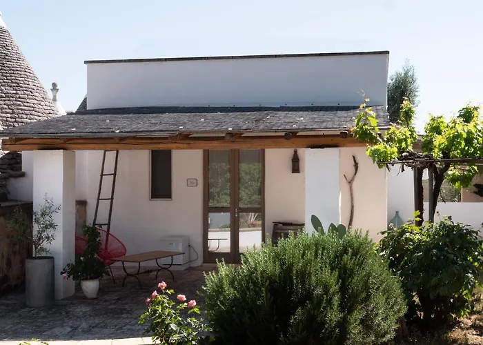 Trullo Santangelo Bed & Breakfast 4*