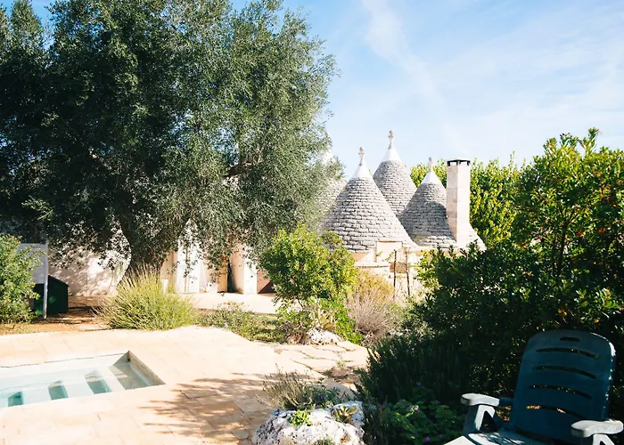 Trullo Santangelo לינה וארוחת בוקר 4*